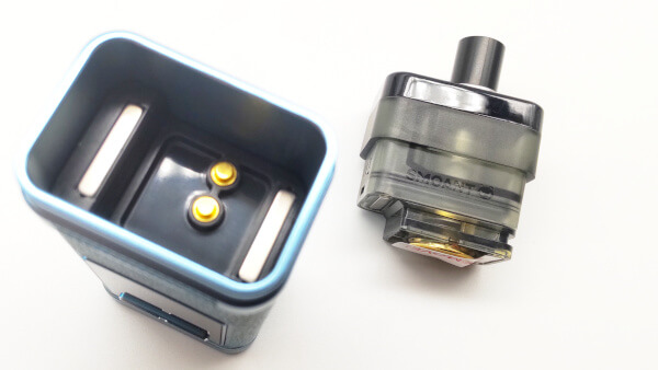 pasito 3 PODカートリッジと本体の差込口